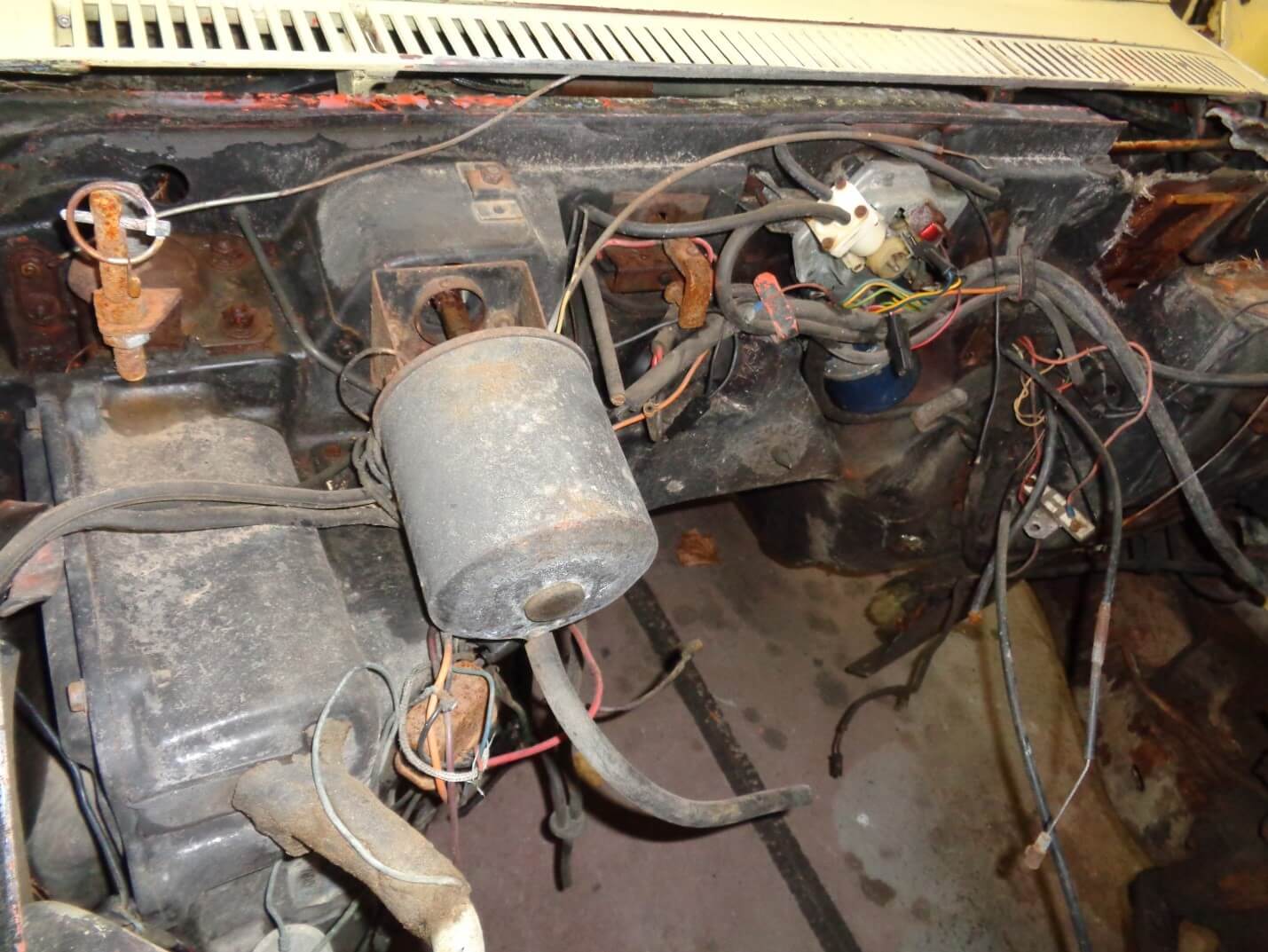 Engine before restoration, second angle